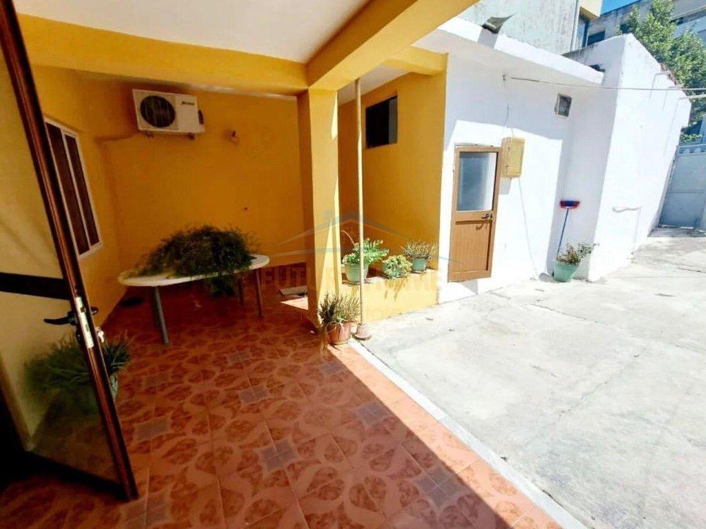 0694792477 Shitet, Shtepi Private, Kavaje.