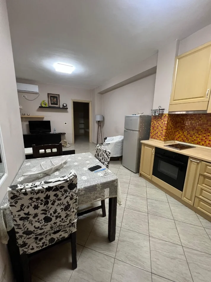 Tirane, affitto mensile appartamento 2+1 Piano 3, 80 m² 750 € (Piazza Willson)