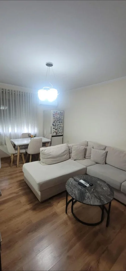 Tirane, affitto appartamento 2+1 Piano 2, 65 m² 500 € (Oxhaku)