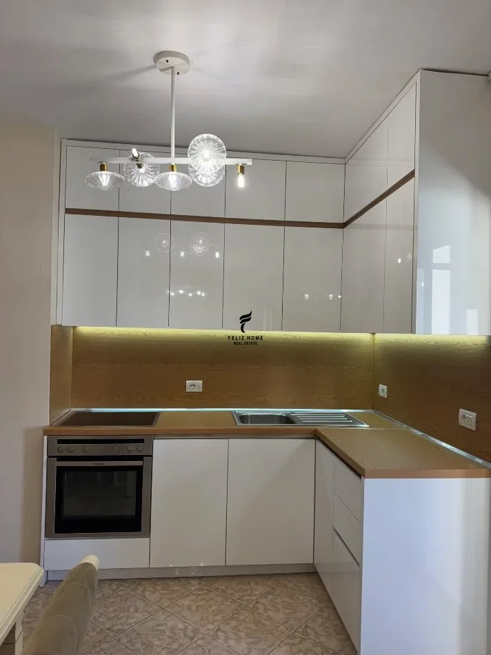 Tirano, affitto appartamento 1+1 Piano 6, 70 m² 650 € (21 DICEMBRE)