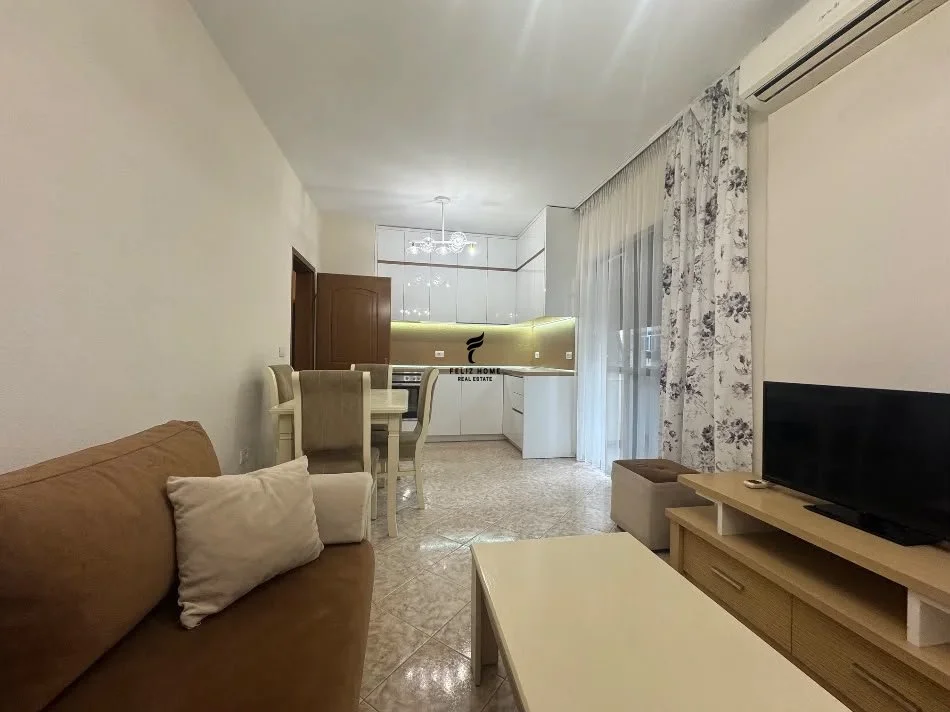 Tirano, affitto appartamento 1+1 Piano 6, 70 m² 650 € (21 DICEMBRE)