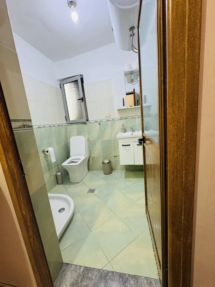 Tirana, For Rent: 1+1 Apartment with Balcony, 5th Floor, 80 m², €750 (RRUGA E KOSOVAREVE)