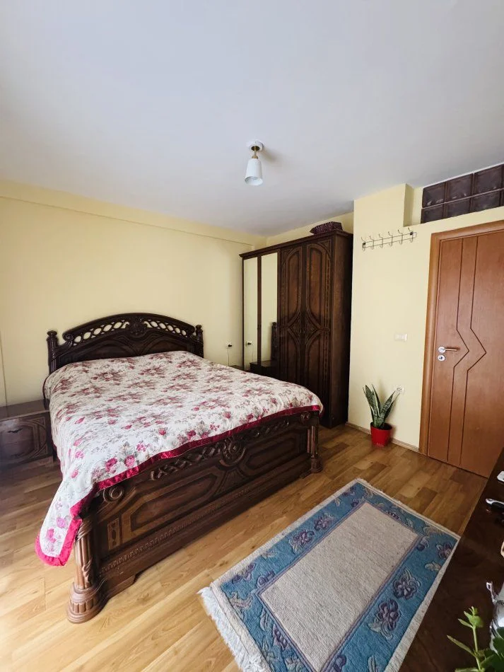 Tirana, For Rent: 1+1 Apartment with Balcony, 5th Floor, 80 m², €750 (RRUGA E KOSOVAREVE)
