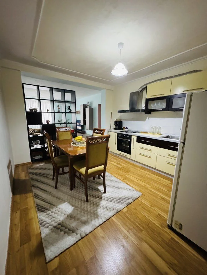 Tirana, For Rent: 1+1 Apartment with Balcony, 5th Floor, 80 m², €750 (RRUGA E KOSOVAREVE)