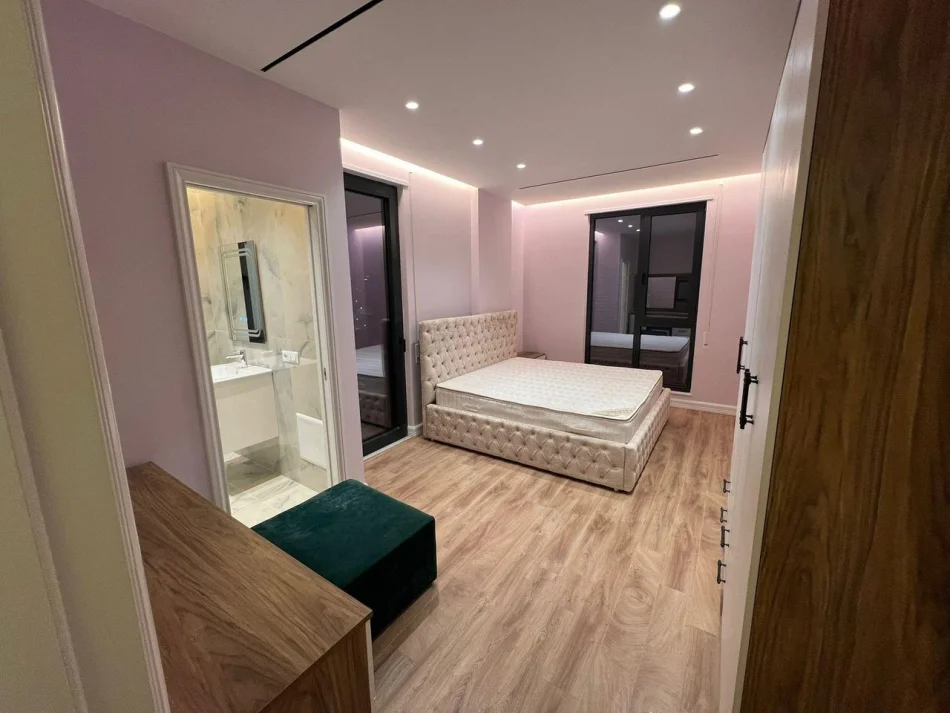 Tirane, affitto appartamento 3+1 Piano 7, 150 m² 1.200 € (Via Xhanfize Keko)