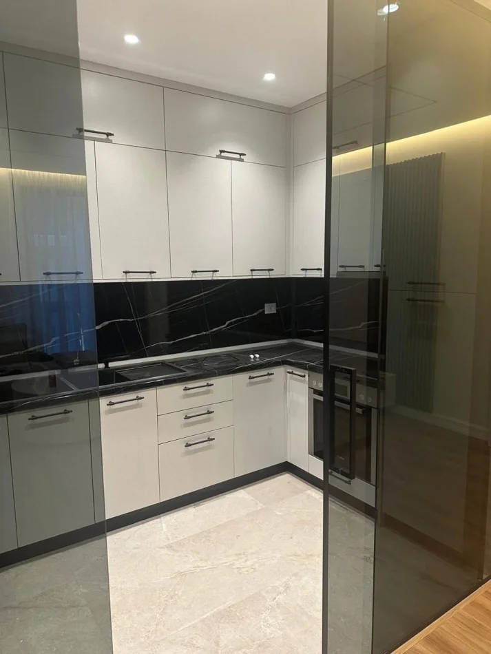 Tirane, affitto appartamento 3+1 Piano 7, 150 m² 1.200 € (Via Xhanfize Keko)