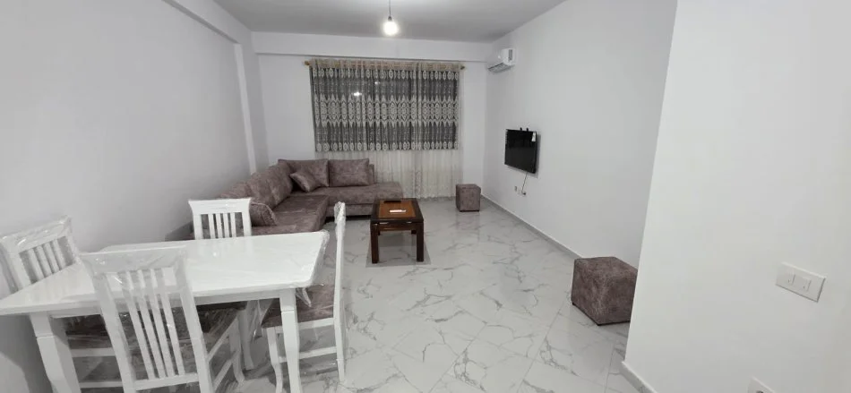 Tirane, jepet me qera apartament 1+1+Ballkon Kati 7, 70 m² 450 € (ASTIR)