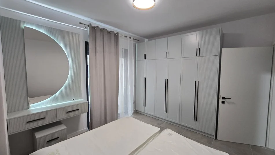 Tirane, affitto mensile appartamento 1+1+Balcone Piano 5, 68 m² 550 € (KINOSTUDIO)