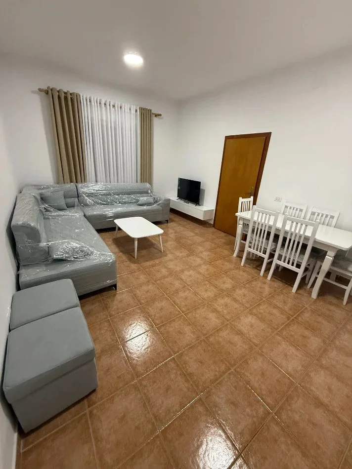 Tirane, jepet me qera apartament 1+1 Kati 1, 70 m² 500 € (5 Maji)