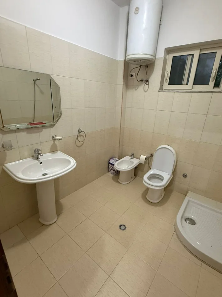 Tirane, Apartment for Rent 1+1, First Floor, 70 m², €500 (5 Maji)