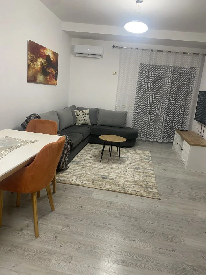 Tirane, jepet me qera apartament 2+1 Kati 3, 100 m² 750 € (PAZARI I RI)