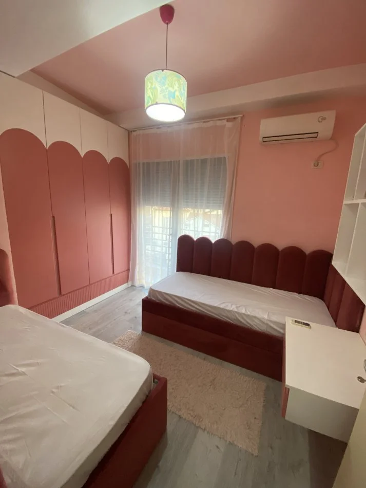 Tirane, affitto appartamento 2+1 Piano 3, 100 m² 750 € (NUOVA COSTRUZIONE)