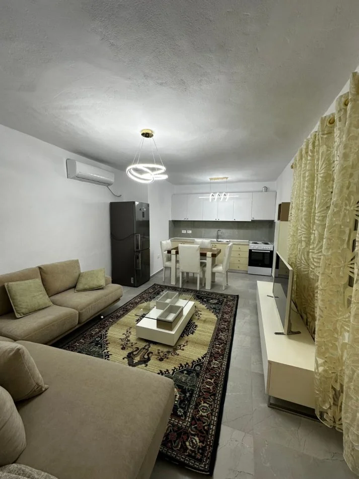 Tirane, jepet me qera apartament duplex 2+1+Ballkon Kati 1, 75 m² 600 € (STACIONI TRENIT)