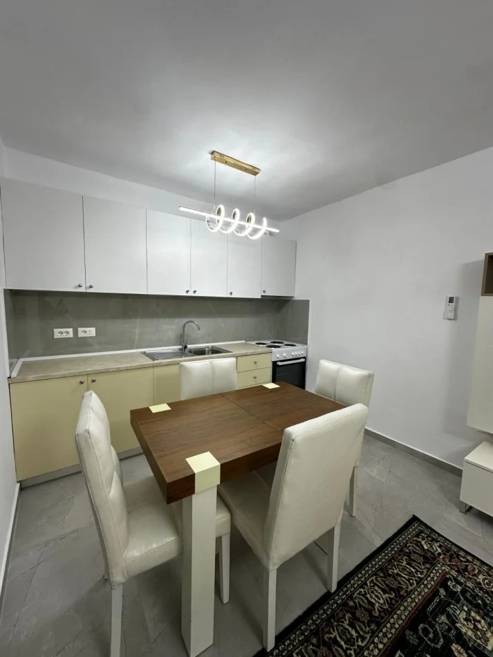 Tirano, affitto appartamento duplex 2+1 con balcone al piano 1, 75 m², 600 € (STAZIONE TRENO)