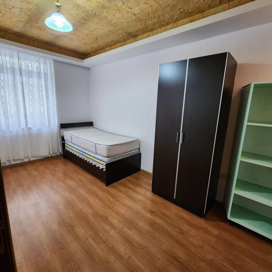 Tirane, jepet me qera apartament 2+1 Kati 2, 95 m² 550 € (SELITE)