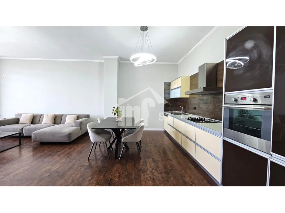 Tirane, affitto appartamento 2+1 Piano 7, 120 m² 1.600 € (PRÓXIMO ALL'ACCADEMIA DI ARTI E AL PARCO DEL LAGO)