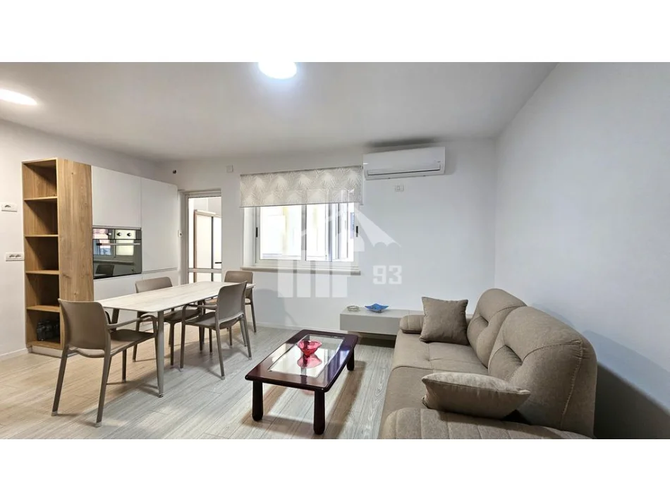 Tirane, jepet me qera apartament 2+1 Kati 2, 80 m² 700 € (MBRAPA AMBASADËS AMERIKANE, RRUGA “BUDI”)