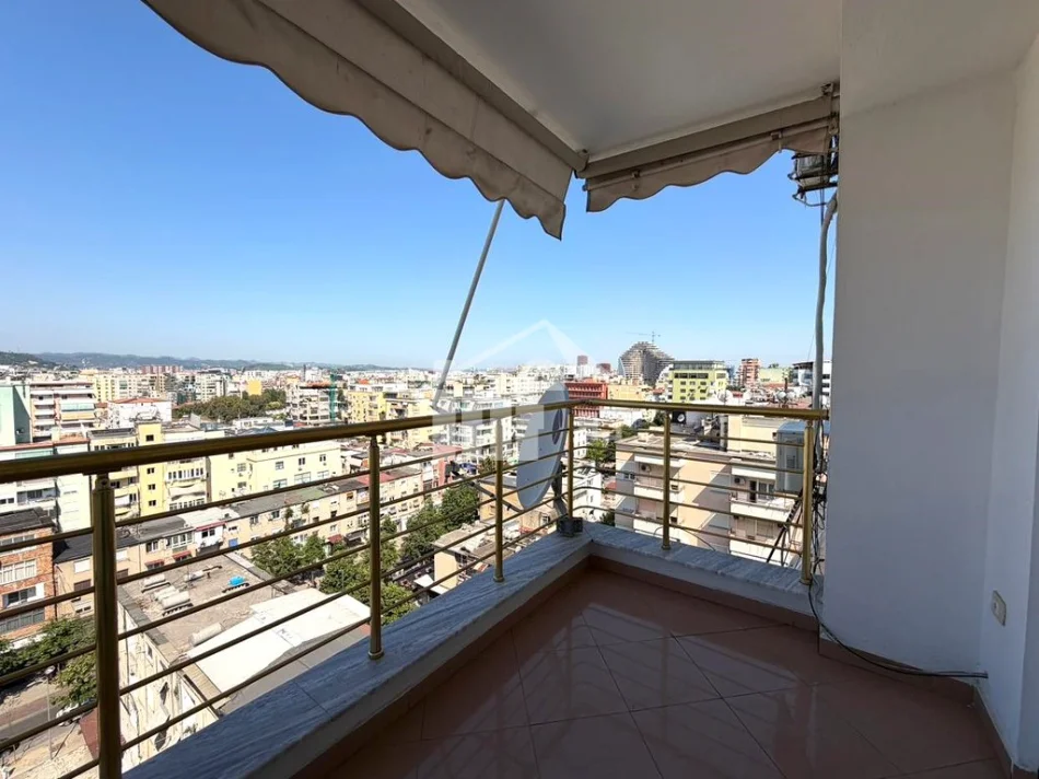 Tirane, jepet me qera apartament 2+1 Kati 10, 123 m² 800 € (TEK FAKULTETI JURIDIK, PRANË SHESHIT WILLSON)