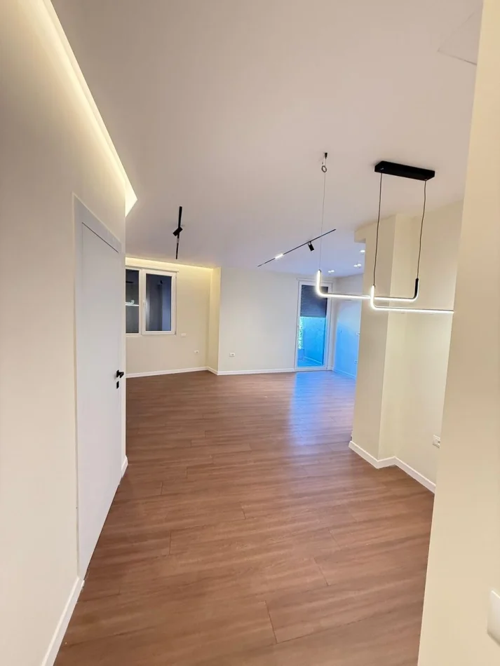 Tirana, vendesi appartamento 2+1 al quinto piano, 80 m², 220.000 € (Shkozë)