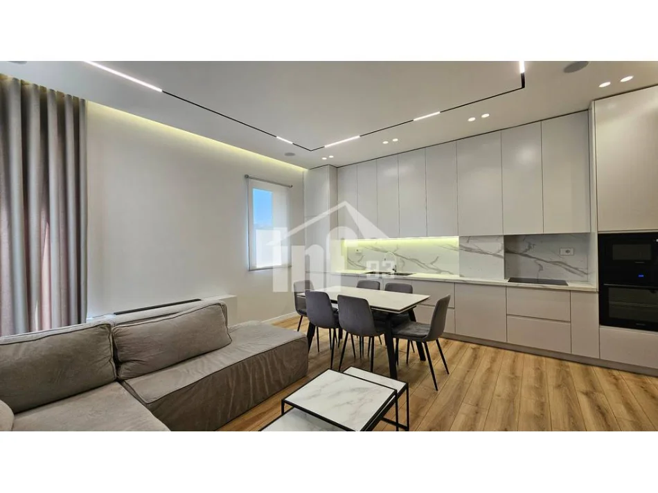 Tirana, Affitto di appartamento 3+1 al piano terra, 120 m², 1.800 € (“GREEN VALLEY” RESIDENCE, VICINO AL LAGO ARTIFICIALE)