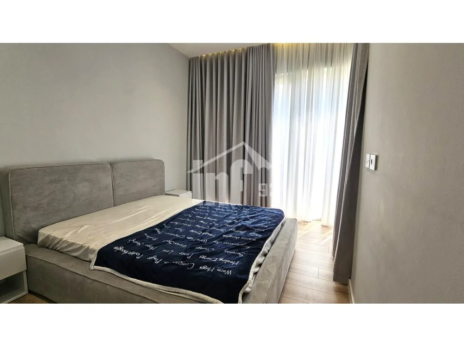 Tirana, Affitto di appartamento 3+1 al piano terra, 120 m², 1.800 € (“GREEN VALLEY” RESIDENCE, VICINO AL LAGO ARTIFICIALE)
