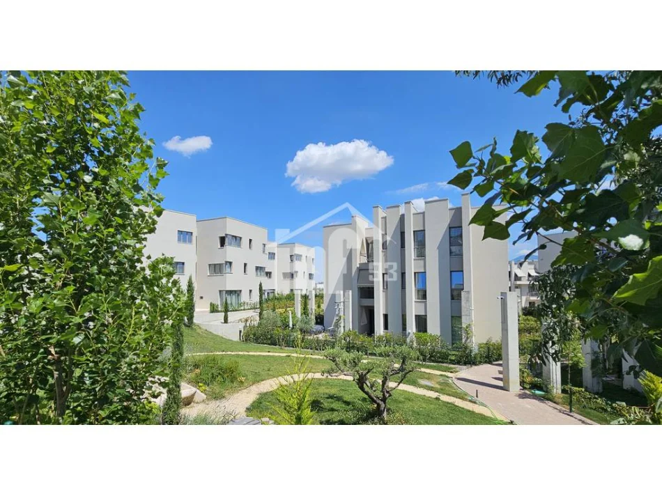 Tirane, jepet me qera apartament 3+1 Kati 0, 120 m² 1.800 € (“GREEN VALLEY” REZIDENCE, PËRBALLË LIQENIT ARTIFICIAL)
