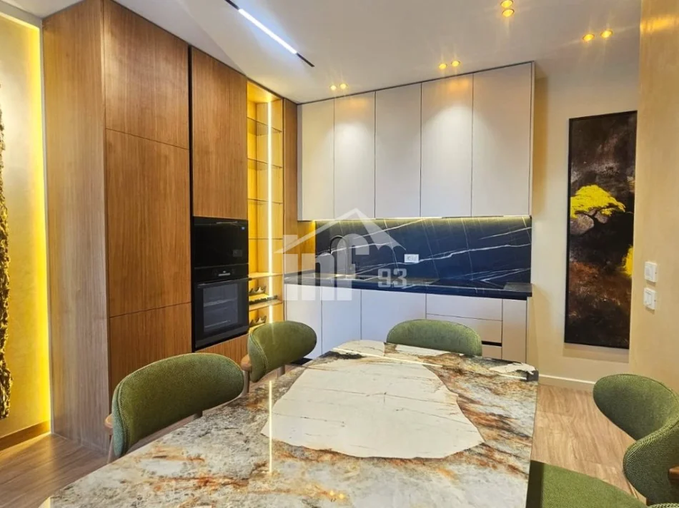 Tirana, appartamento in affitto 2+1 al 4° piano, 110 m², 1.500 € (GOLDEN TOWER RESIDENCE, MINE PEZA)