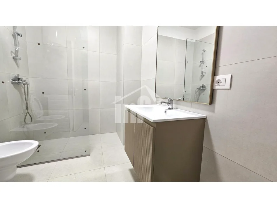 Tirane, for rent 3+1 apartment, 4th Floor, 110 m², 1,100 € (RRUGA “DRITAN HOXHA”, 600 M FROM “RING CENTER”)