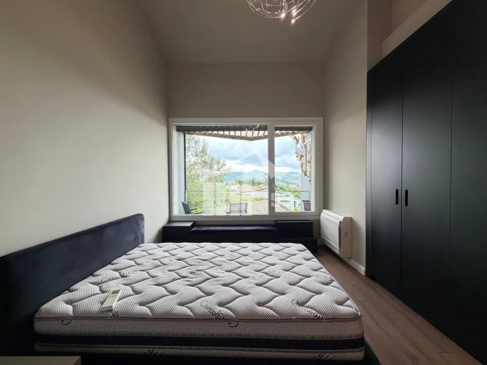 Tirane, affitto appartamento 3+1 Piano 2, 174 m² 2.000 € (LONG HILLS REZIDENCE)