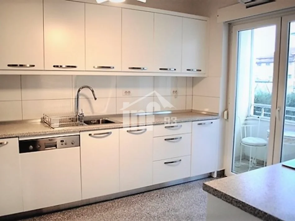 Tirane, apartment for rent 3+1, 3rd Floor, 164 m², 1,500 € (IN THE RESIDENTIAL COMPLEX "TOUCH OF SUN")