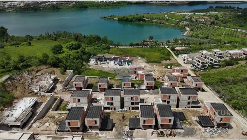 🌿 Detached Villa for Sale – Tërfili Residence | Lake