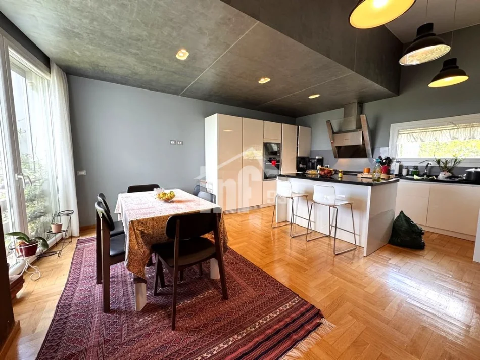 Tirana, affitto stagionale Villa su 2 piani, 249 m², 2.500 € ('LONG HILLS' RESIDENCE, 500 M DA TEG)