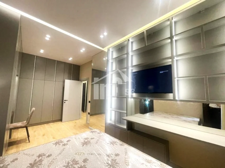 Tirane, affitto appartamento 1+1 Piano 9, 70 m² 900 € (COMPLESSO “SQUARE 21”, VIA “KAVAJES”)