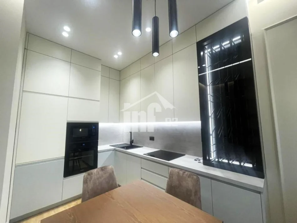 Tirane, affitto appartamento 1+1 Piano 9, 70 m² 900 € (COMPLESSO “SQUARE 21”, VIA “KAVAJES”)