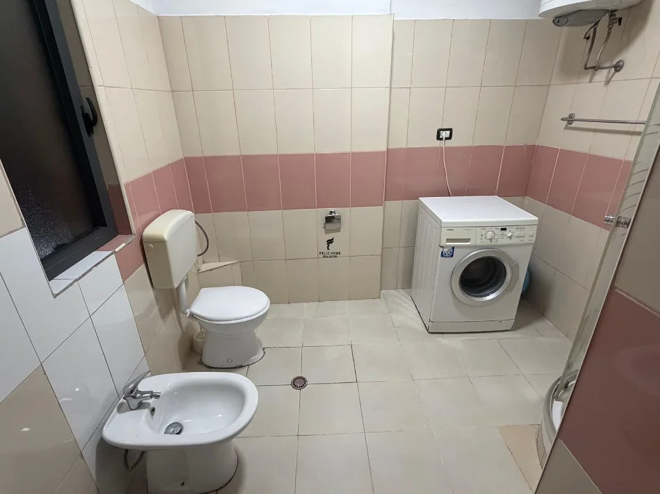 Tirane, affitto appartamento 1+1 al terzo piano, 60 m², 450 € (TREGU ELEKTRIK)