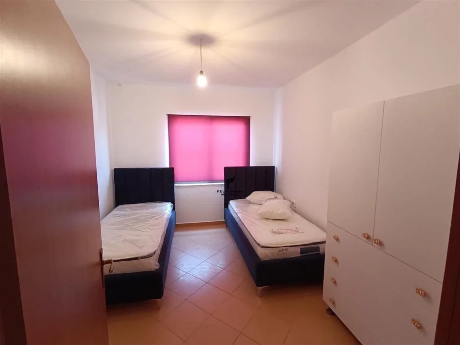 Tirana, affitto di appartamento 2+1 con balcone al 9° piano, 100 m², 650 € (21 dicembre)