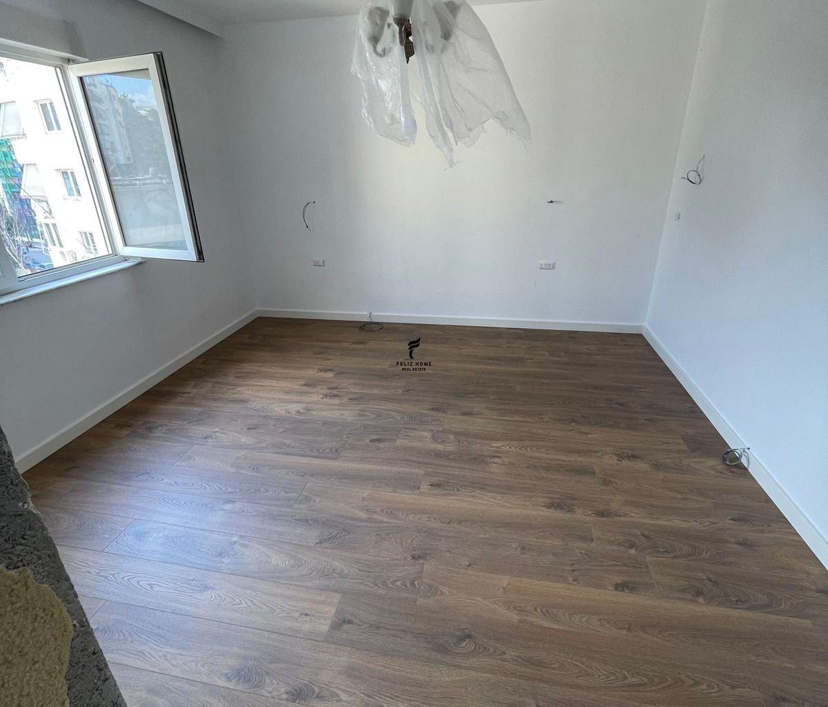 Zyra me Qera 67 m2 Air Albania 1.000 Euro FH-76850