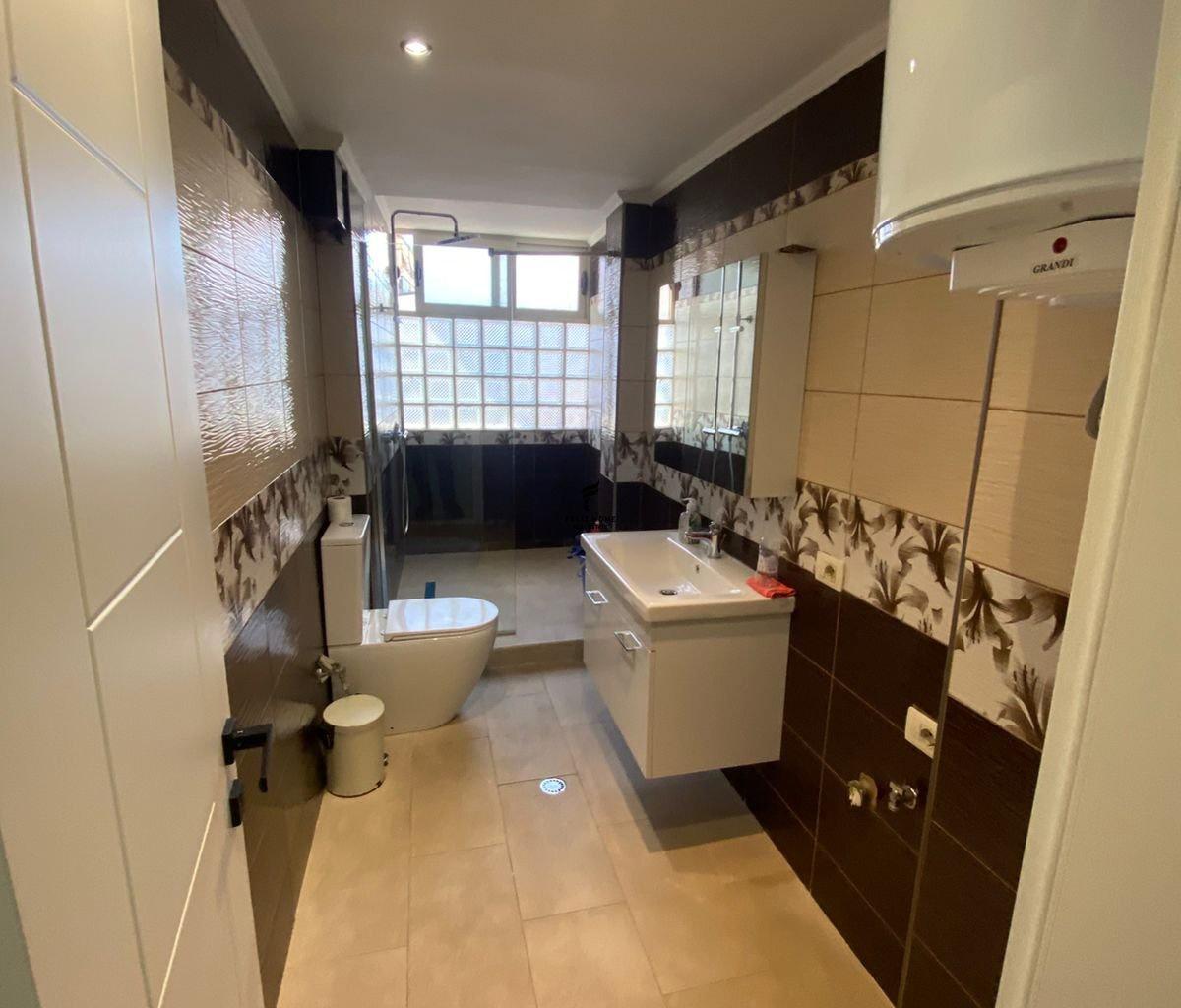 Zyra con 80 m² in Via Kavajes a 800 Euro