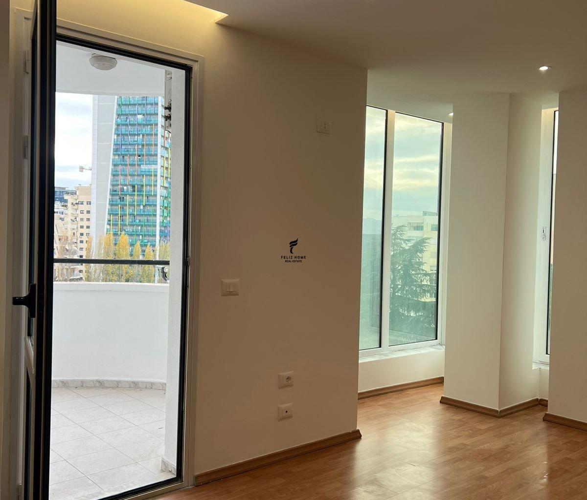Zyra con locale di 190 m² in Via Elbasanit - 200.000 LEKE FH-76112