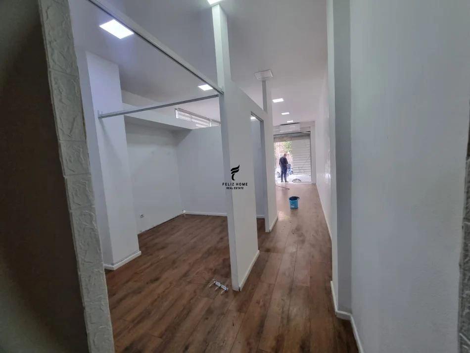 Locale commerciale con cortile di 50m2 in Myshlym, prezzo 60.000 LEKE FH-75881