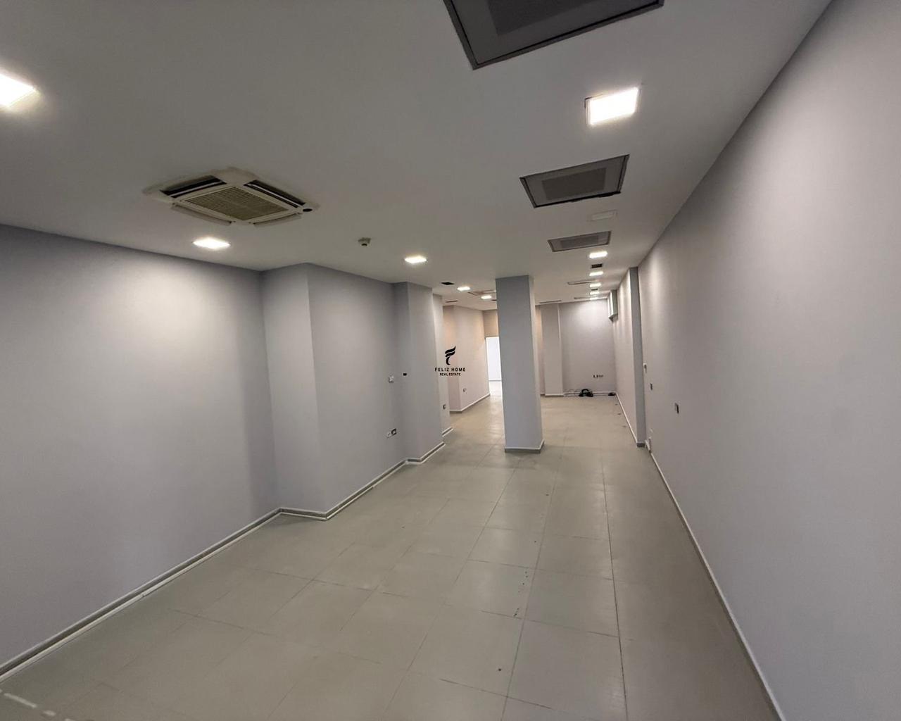 Zyra con Quota di 220 m2 in Via Kavajes a 4.400 euro FH-75759