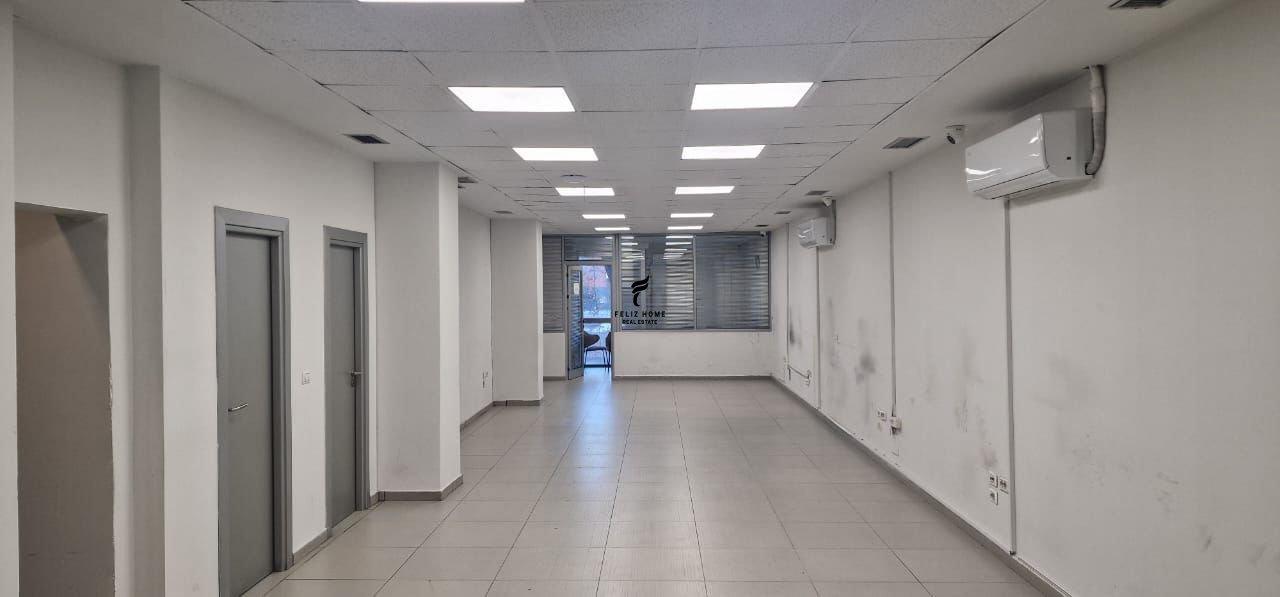 Zyra con Quota di 220 m2 in Via Kavajes a 4.400 euro FH-75759