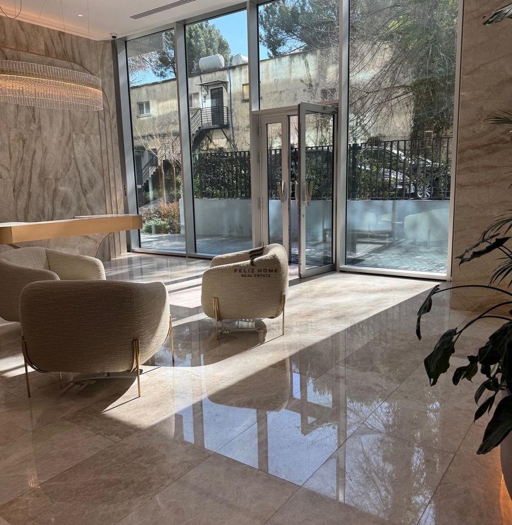 Commercial Space with 264.71 m2 in Block for 9,300 Euro