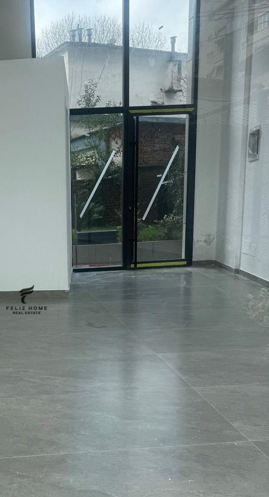 Commercial Space for Rent 35 m2 Downtown 500 Euros