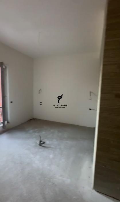 Zyra con Quota 3+1+3 in Via Kavajes a 250.000 Lekë FH-83344