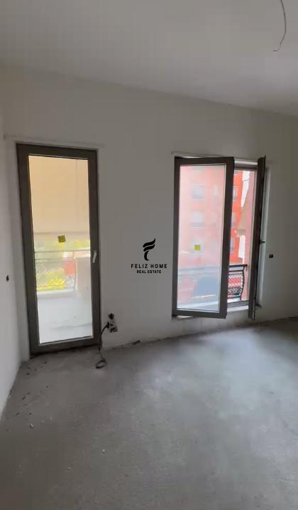 Zyra con Quota 3+1+3 in Via Kavajes a 250.000 Lekë FH-83344