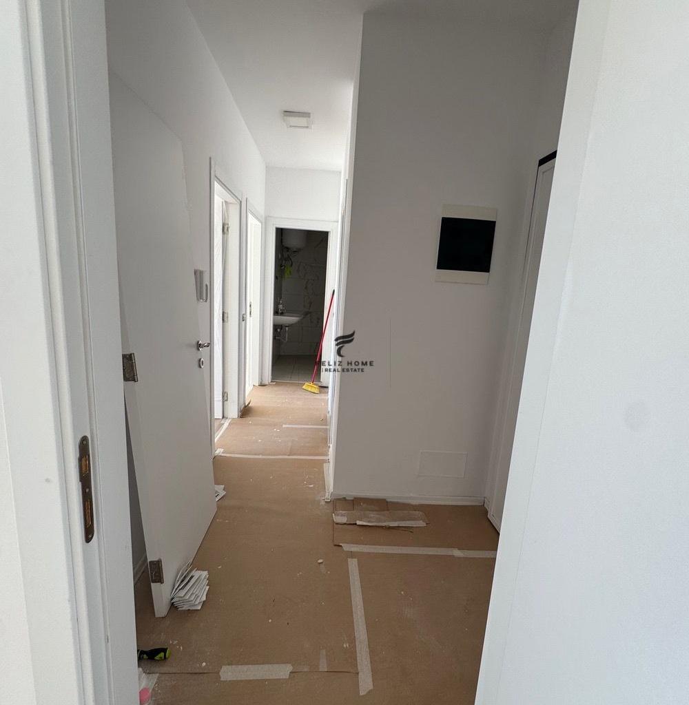 ZYRE ME QERA 85 M2 KOMUNA E PARISIT 700 EURO