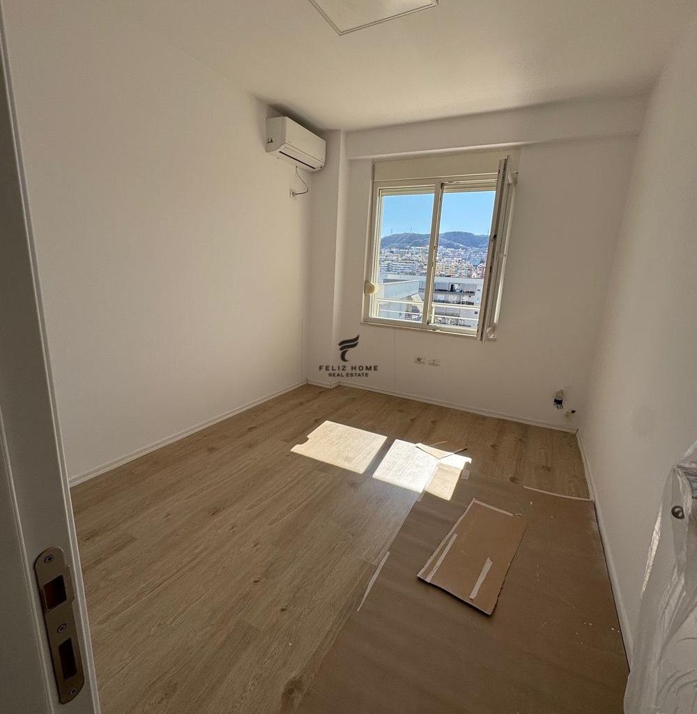 ZYRE ME QERA 85 M2 KOMUNA E PARISIT 700 EURO