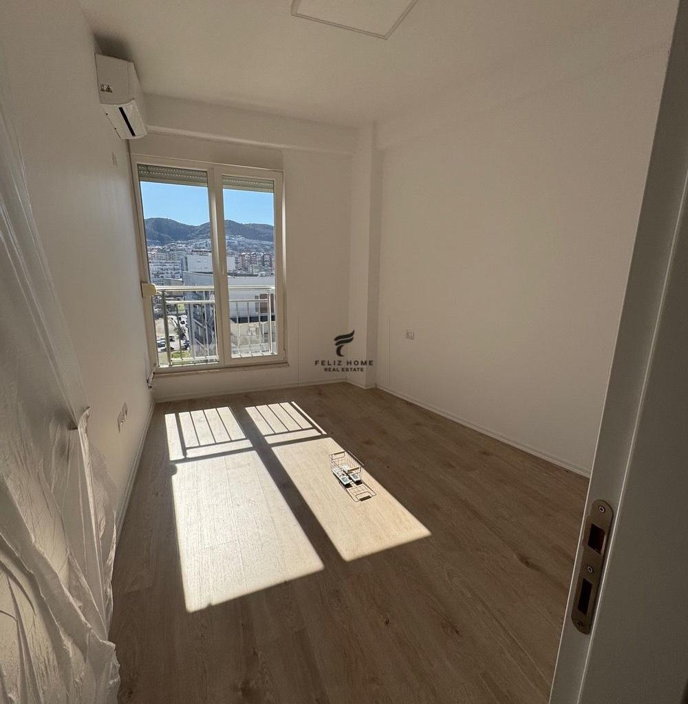 ZYRE ME QERA 85 M2 KOMUNA E PARISIT 700 EURO