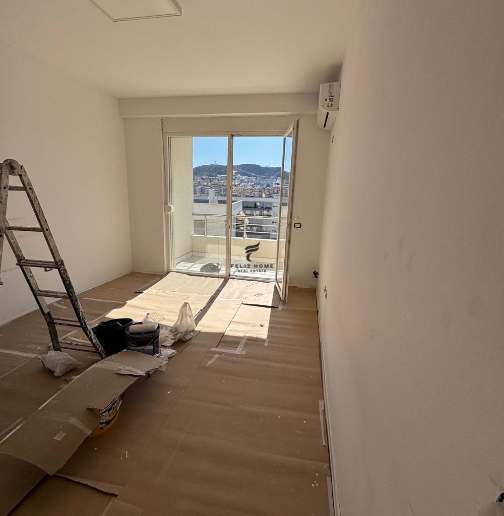 ZYRE ME QERA 85 M2 KOMUNA E PARISIT 700 EURO